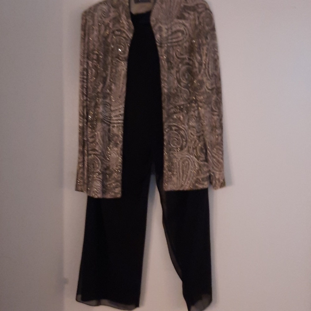 Evening wear pants suit